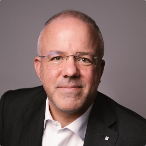 As Chief Investment Officer (CIO), Sascha Kever oversees the development and implementation of Cornèr Bank’s investment strategy.